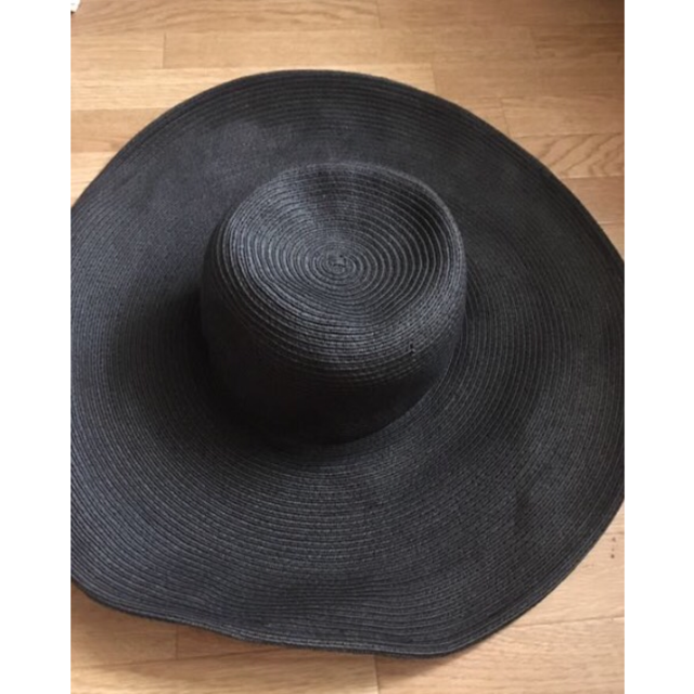 麦わら帽子 風  夏用 女優帽 つばの変形可能♪ ブラック 黒 美人帽子 きれい レディースの帽子(麦わら帽子/ストローハット)の商品写真