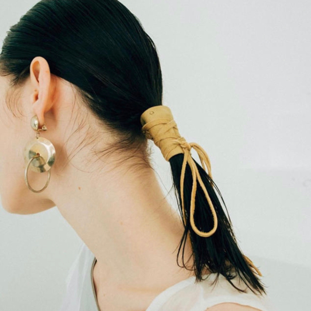 marte leather hair pierce / brown,beige レディースのヘアアクセサリー(バレッタ/ヘアクリップ)の商品写真