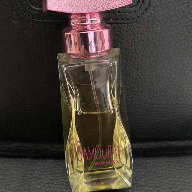 SAMOURAI(サムライ)のサムライウーマンオードトワレ EDT SP 40ml  コスメ/美容の香水(香水(女性用))の商品写真