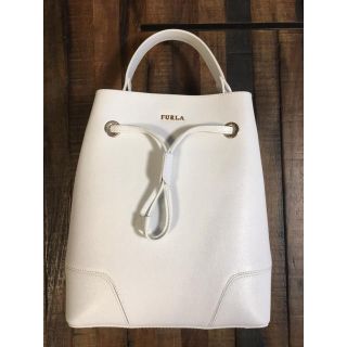 フルラ(Furla)の⭐️美品　フルラ　ステイシー  ホワイト　白(ショルダーバッグ)