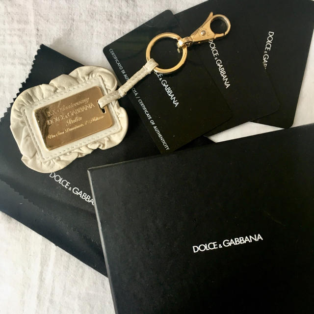DOLCE&GABBANA(ドルチェアンドガッバーナ)のDOLCE&GABBANA レザーゴールドタグ キーホルダー レディースのファッション小物(キーホルダー)の商品写真