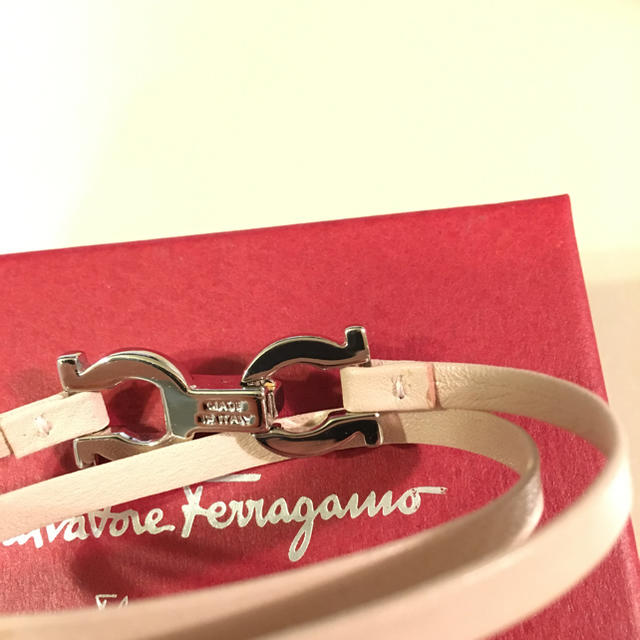 Salvatore Ferragamo(サルヴァトーレフェラガモ)のらあら様　専用 レディースのアクセサリー(ブレスレット/バングル)の商品写真