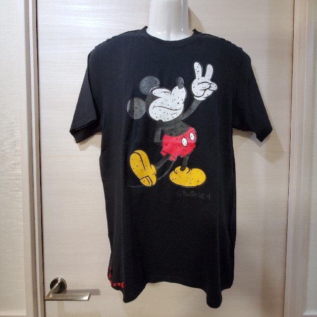 Roen(ロエン)の【ROEN×Disney】ミッキー ピースサイン プリントTシャツ 新品タグ付 メンズのトップス(Tシャツ/カットソー(半袖/袖なし))の商品写真