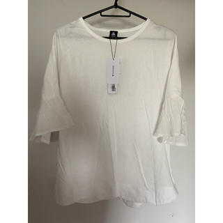 メルロー(merlot)の新品　メルロー　白トップス　半袖(Tシャツ(半袖/袖なし))