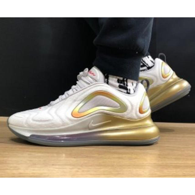 NIKE AIR MAX 720 エアマックス