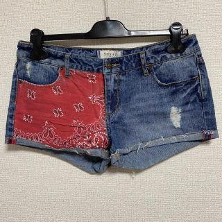 フォーエバートゥエンティーワン(FOREVER 21)のForever21 デニムショートパンツ ペイズリー(ショートパンツ)