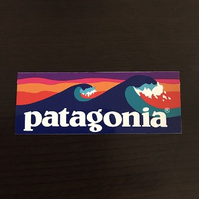 patagonia(パタゴニア)の(縦3.4cm横8.9cm)patagonia公式ステッカー スポーツ/アウトドアのスポーツ/アウトドア その他(その他)の商品写真