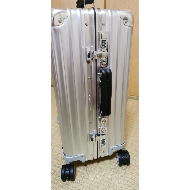 RIMOWA(リモワ)の【新品】リモワ RIMOWA クラシック キャビン 36L シルバー メンズのバッグ(トラベルバッグ/スーツケース)の商品写真