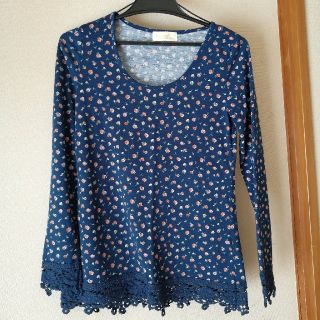 ダブルクローゼット(w closet)の花柄のカットソー(カットソー(長袖/七分))