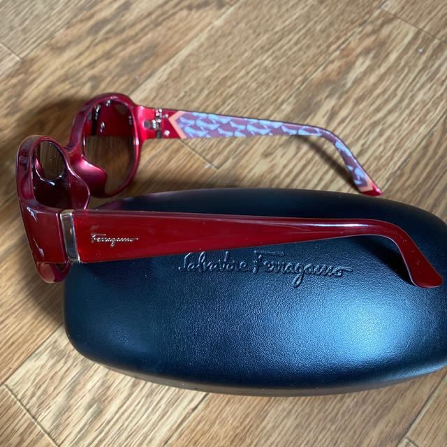 Salvatore Ferragamo(サルヴァトーレフェラガモ)のサルバトーレフェラガモ　サングラス レディースのファッション小物(サングラス/メガネ)の商品写真