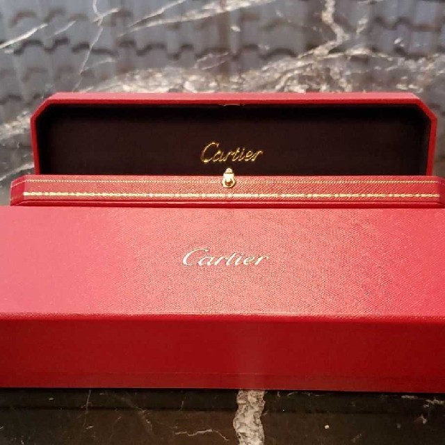 Cartier(カルティエ)の美品❗Cartierブレスレット専用ケースと箱 レディースのアクセサリー(ブレスレット/バングル)の商品写真