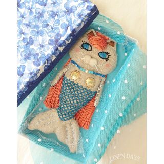 ミナペルホネン *ハンドメイド* アマビエ風猫マスコット 布箱付き