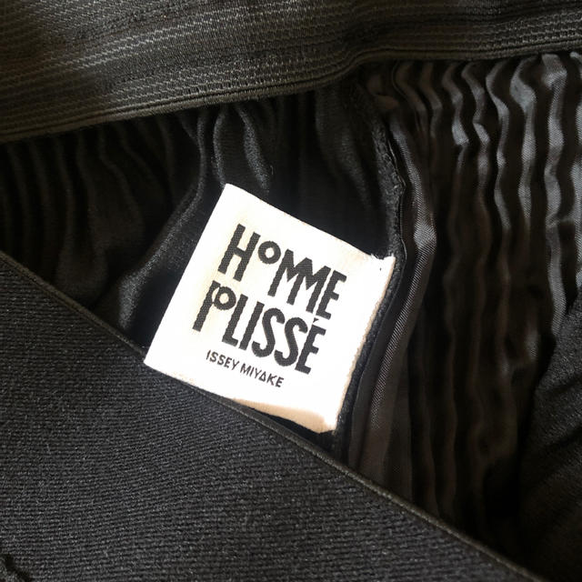 ISSEY MIYAKE(イッセイミヤケ)のイッセイミヤケ HOMMEPLISSE オムプリッセ プリーツパンツ メンズのパンツ(スラックス)の商品写真