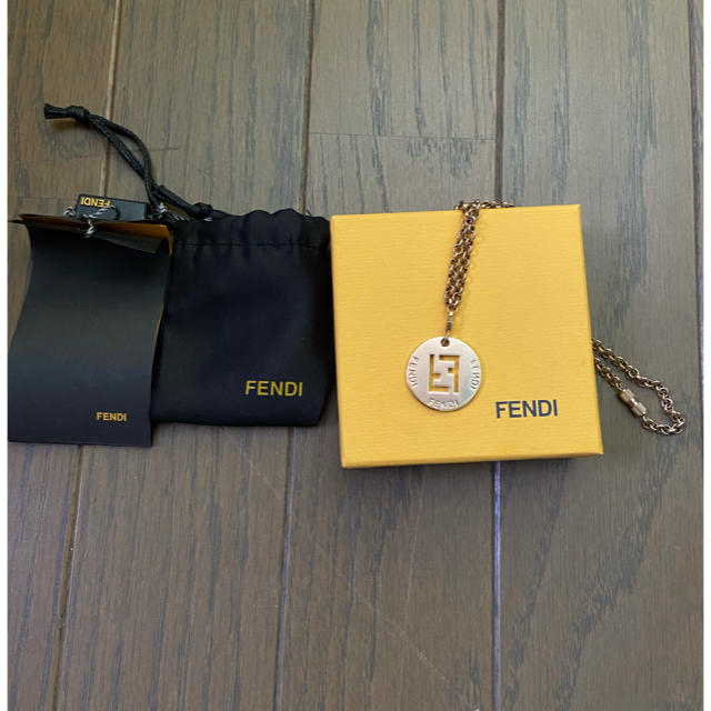 FENDI(フェンディ)の未使用品　FENDI フェンディ　ネックレス　ゴールド メンズのアクセサリー(ネックレス)の商品写真
