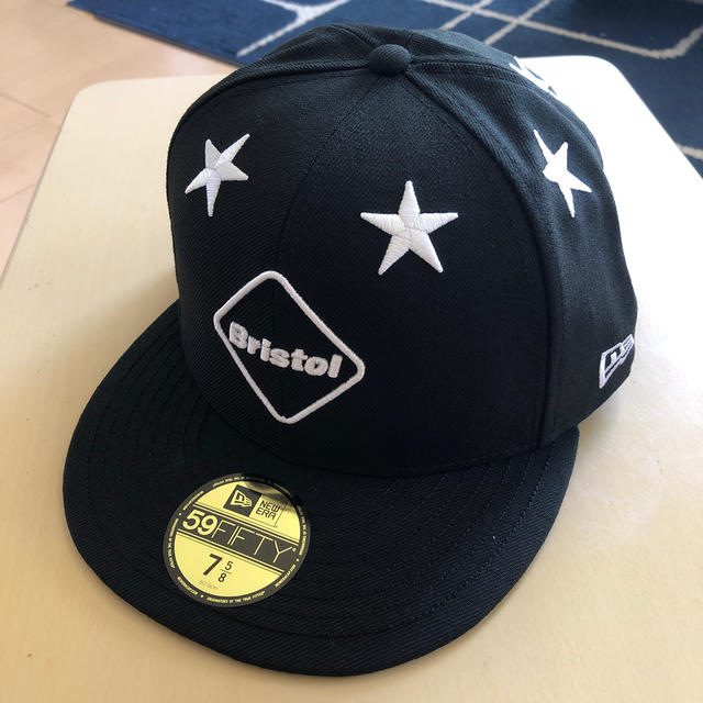 F.C.R.B.(エフシーアールビー)のFCRB NEWERA 100th 7.8/5 メンズの帽子(キャップ)の商品写真