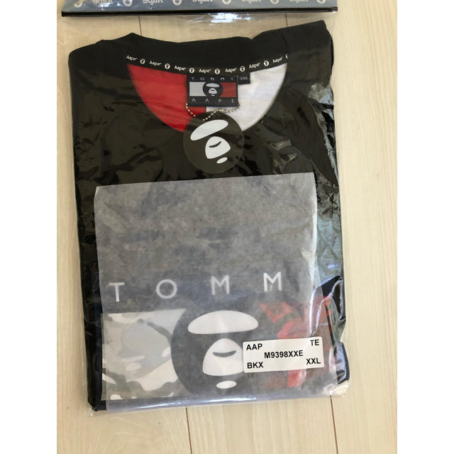 A BATHING APE(アベイシングエイプ)のAAPE X TOMMY JEANS FLAG TEE BLACK XXL メンズのトップス(Tシャツ/カットソー(半袖/袖なし))の商品写真