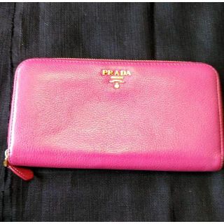 プラダ(PRADA)の♥プラダ  PRADA  ラウンドファスナー　長財布　ピンク(財布)