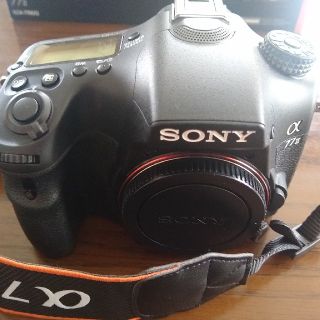 ソニー(SONY)のソニーα77Ⅱ　ILCA-77M2Qセット（三脚、バック付）(デジタル一眼)