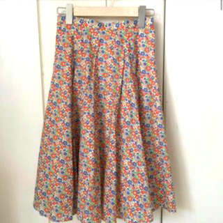 ロペ(ROPE’)の❣️お値下げ中❣️ロペ　リバティプリントスカート　36サイズ　花柄スカート(ひざ丈スカート)