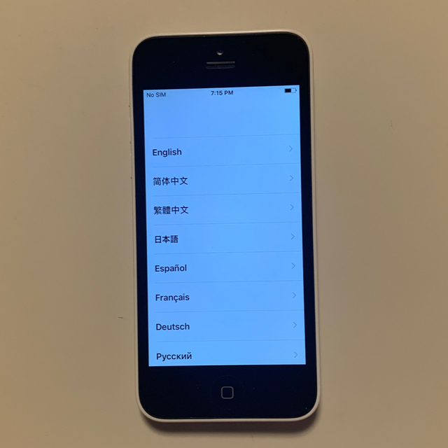 Apple(アップル)のau iPhone5c 16GB ホワイト (残債無/判定○) スマホ/家電/カメラのスマートフォン/携帯電話(スマートフォン本体)の商品写真