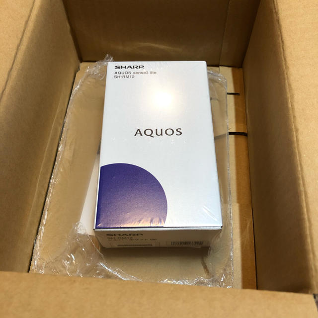 AQUOS(アクオス)の新品　未使用　AQUOS sense3 lite  シルバーホワイト(s) スマホ/家電/カメラのスマートフォン/携帯電話(スマートフォン本体)の商品写真