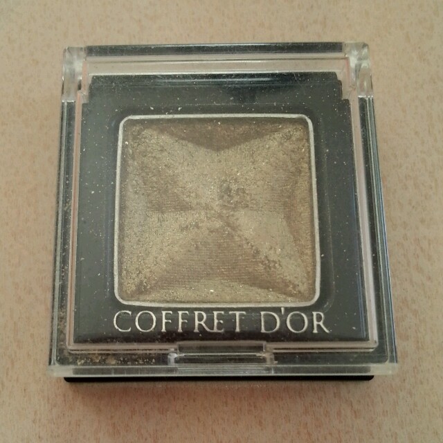 COFFRET D'OR(コフレドール)のアイシャドー コスメ/美容のベースメイク/化粧品(アイシャドウ)の商品写真