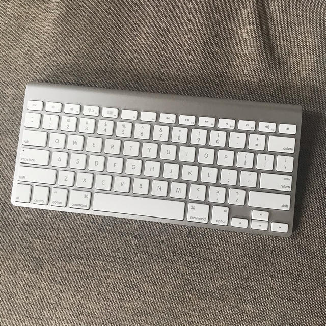 Mac (Apple)(マック)のApple Wireless Keyboard - US スマホ/家電/カメラのPC/タブレット(PC周辺機器)の商品写真