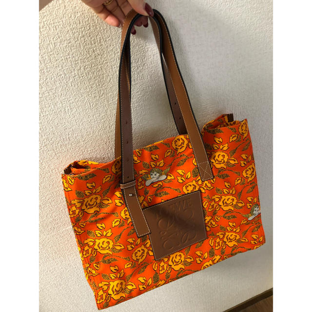 最大40%OFFクーポン LOEWE クッショントートバッグ パラウズイビザ