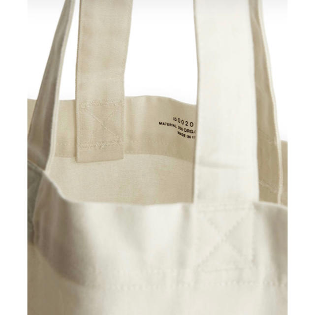 H&M(エイチアンドエム)の日本未上陸　H&Mグループ新ブランド　ARKET Canvas Tote レディースのバッグ(トートバッグ)の商品写真