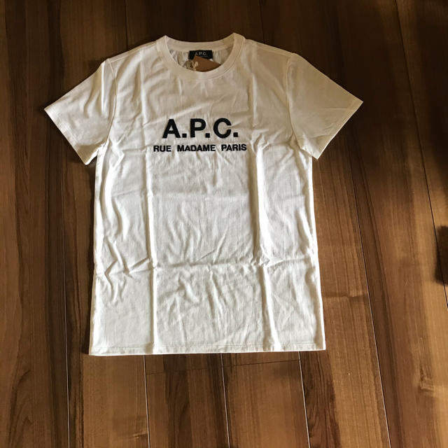 A.P.CのTシャツ
