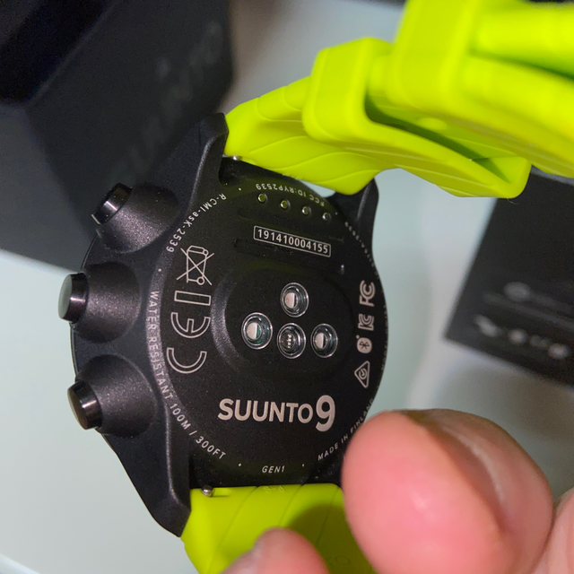 SUUNTO(スント)のTaka 様専用　スント／SUUNTO　SUUNTO 9 LIMEとベルト(白) メンズの時計(腕時計(デジタル))の商品写真