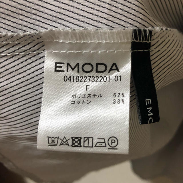 EMODA(エモダ)の最終値下げ　エモダ　オフショルダー  レディースのトップス(カットソー(半袖/袖なし))の商品写真