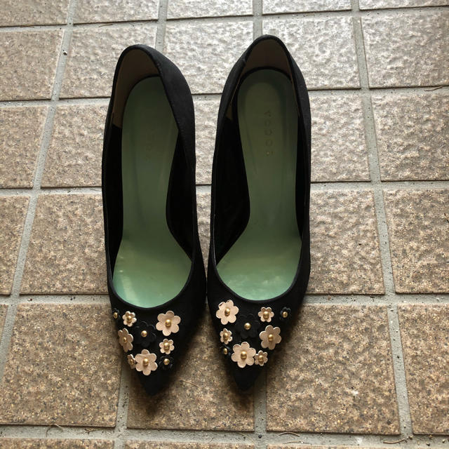 TOCCA(トッカ)のLEATHER FLOWERS PUMPS パンプス 36サイズ レディースの靴/シューズ(ハイヒール/パンプス)の商品写真