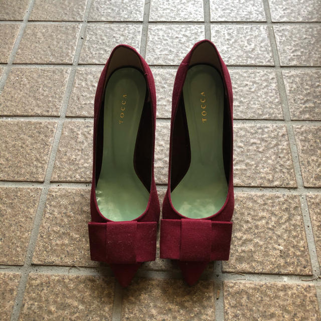 TOCCA(トッカ)のTOCCA ribbon pumps ボルドー 36サイズ レディースの靴/シューズ(ハイヒール/パンプス)の商品写真