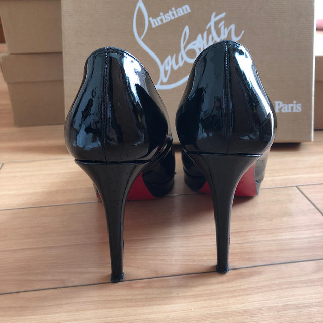 Christian Louboutin(クリスチャンルブタン)のクリスチャンルブタン パンプス 黒 レディースの靴/シューズ(ハイヒール/パンプス)の商品写真