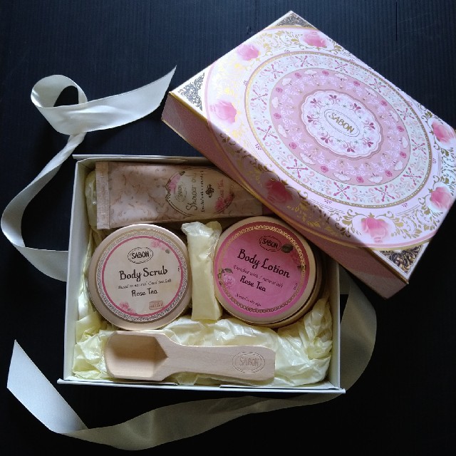 SABON(サボン)のローズティーボディケアギフト コスメ/美容のボディケア(ボディスクラブ)の商品写真