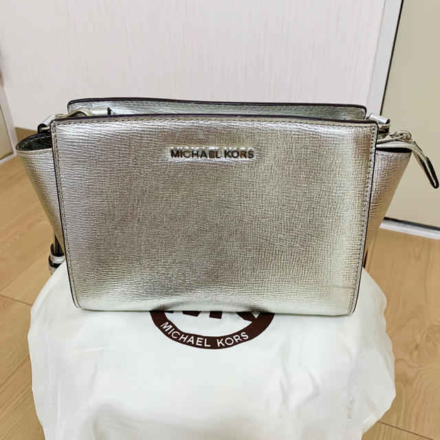 Michael Kors(マイケルコース)のマイケルコース　シルバーショルダーバッグ レディースのバッグ(ショルダーバッグ)の商品写真