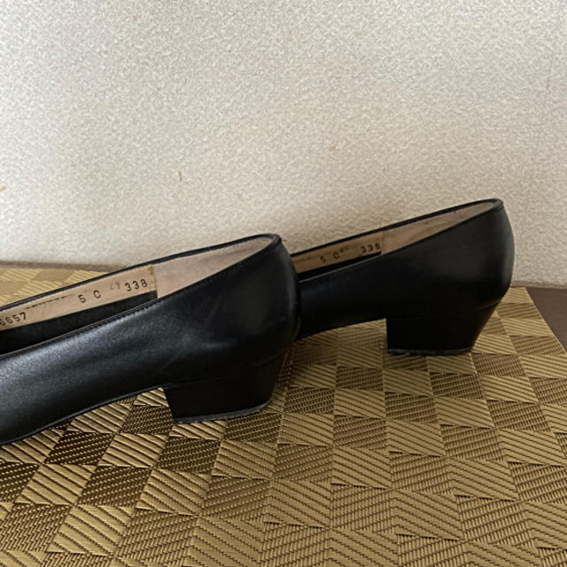 Ferragamo(フェラガモ)のFerragamo ローヒールパンプス ブラック レディースの靴/シューズ(ハイヒール/パンプス)の商品写真