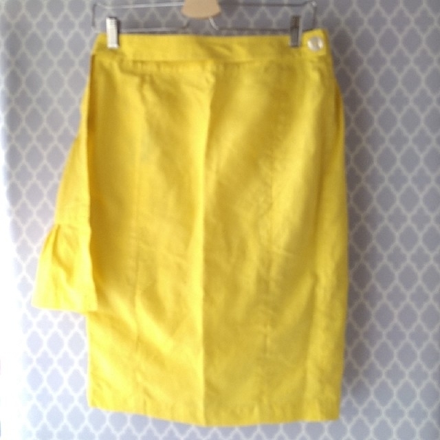 mina perhonen(ミナペルホネン)のミナペルホネン　タイトフリルリネンスカート（レモンイエロー） レディースのスカート(ひざ丈スカート)の商品写真