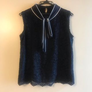 ジャスグリッティー(JUSGLITTY)の美品　Jusglitty レースボウタイブラウス　サイズ2  (シャツ/ブラウス(半袖/袖なし))