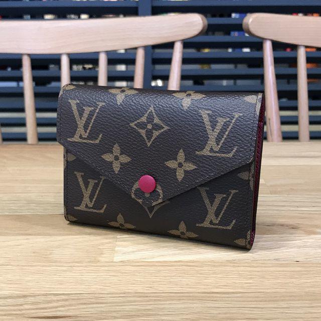 LOUIS VUITTON(ルイヴィトン)の新品未使用 ルイヴィトン 現行 モノグラム ポルトフォイユヴィクトリーヌ レディースのファッション小物(財布)の商品写真