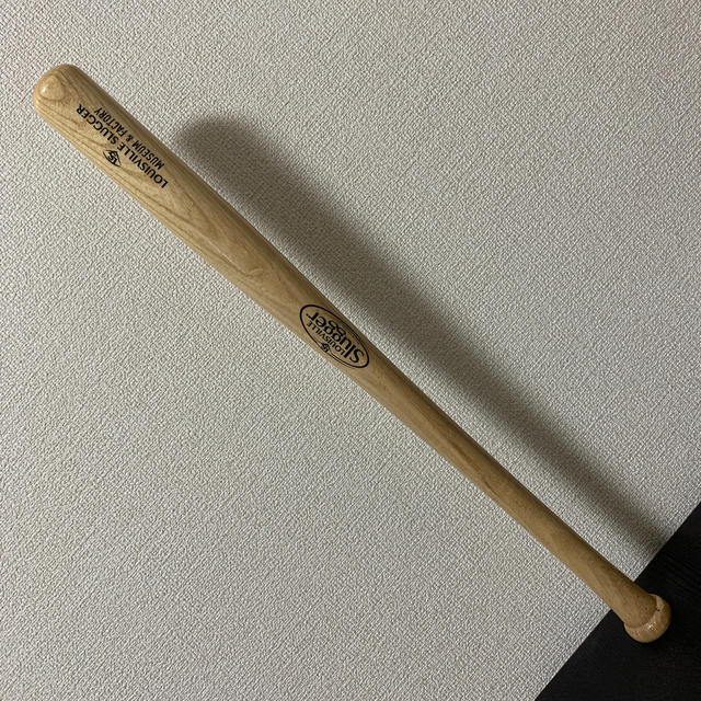 Louisville Slugger(ルイスビルスラッガー)のルイビル スラッガー ミニバット 非売品 スポーツ/アウトドアの野球(記念品/関連グッズ)の商品写真