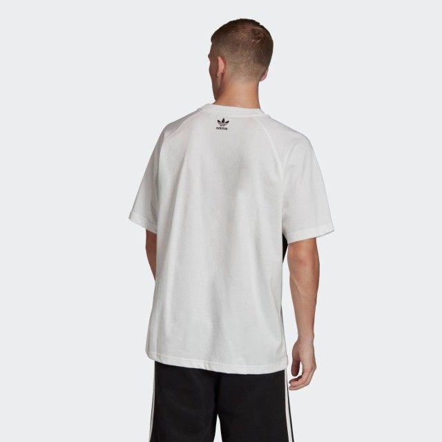 adidas(アディダス)のアディダス ビッグ トレフォイル ボクシー Tシャツ Mサイズ 新品未使用 メンズのトップス(Tシャツ/カットソー(半袖/袖なし))の商品写真