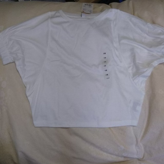 UNIQLO(ユニクロ)のユニクロ ドレープドルマンTシャツ オフホワイト 110 キッズ/ベビー/マタニティのキッズ服女の子用(90cm~)(Tシャツ/カットソー)の商品写真