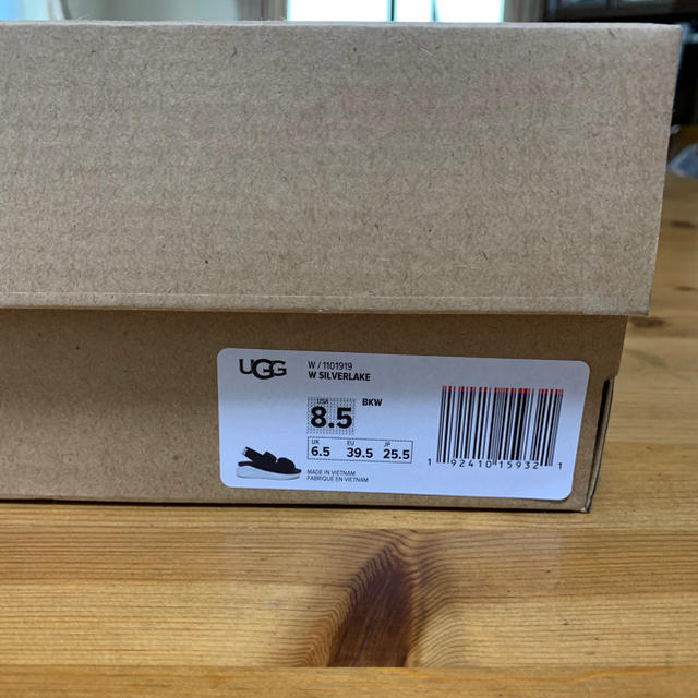UGG(アグ)の(新品・未使用) UGG サンダル レディース 25.5cm レディースの靴/シューズ(サンダル)の商品写真