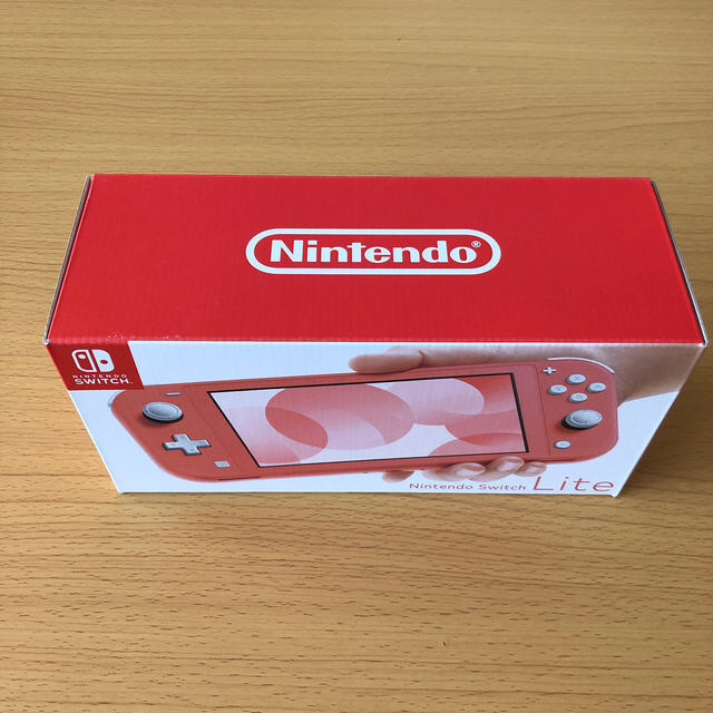Nintendo Switch(ニンテンドースイッチ)のニンテンドースイッチ　ライト　本体　コーラル エンタメ/ホビーのゲームソフト/ゲーム機本体(家庭用ゲーム機本体)の商品写真