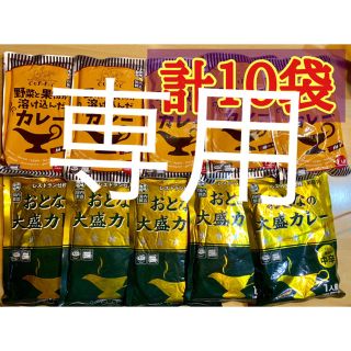 レトルトカレー　10袋  2mライトニングケーブル2本(レトルト食品)