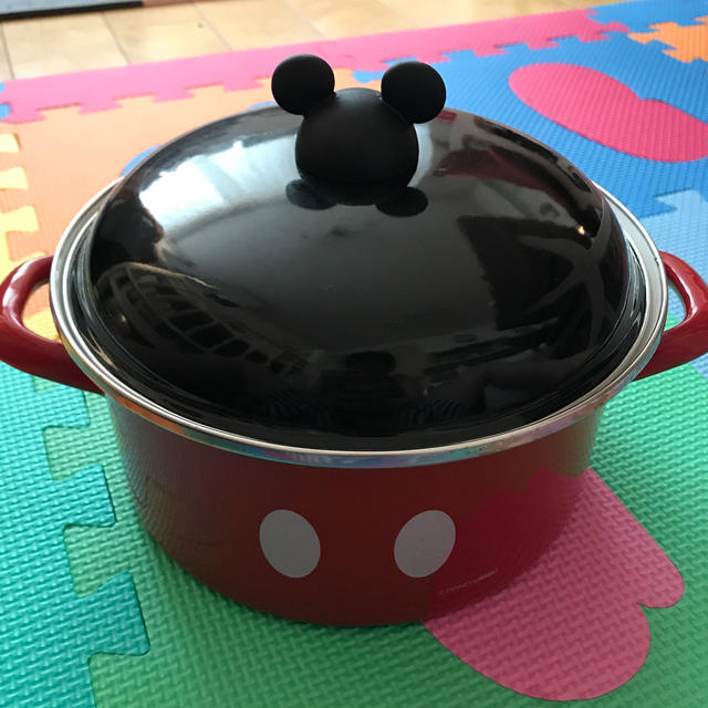 Disney(ディズニー)のミッキー  ホーロー鍋 インテリア/住まい/日用品のキッチン/食器(鍋/フライパン)の商品写真