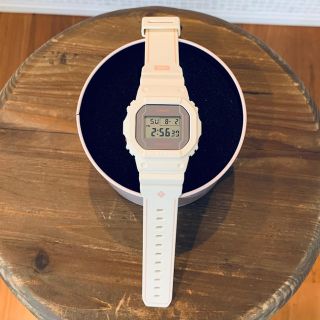 カシオ(CASIO)のG-SHOCK × PIGALLE DW-5600PGB-1JR オフホワイト(腕時計(デジタル))