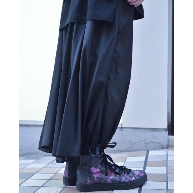 希少】カラスパンツ 19ss レーヨン ファッションの www.gold-and-wood.com